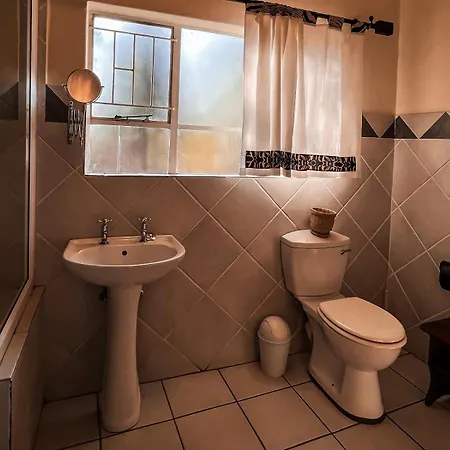 Rustenzicht Lodge And Wedding Venue Rustenburg Room photo
